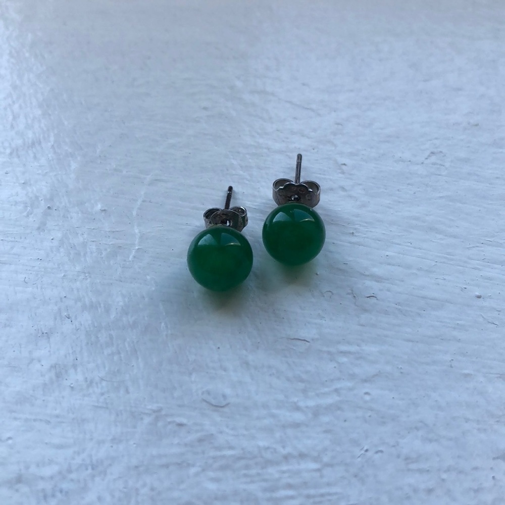 Jade post earrings - Picture 3 of 3